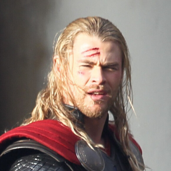 Chris Hemsworth sur le tournage du film "Thor : The dark World". Le 14 novembre 2012 