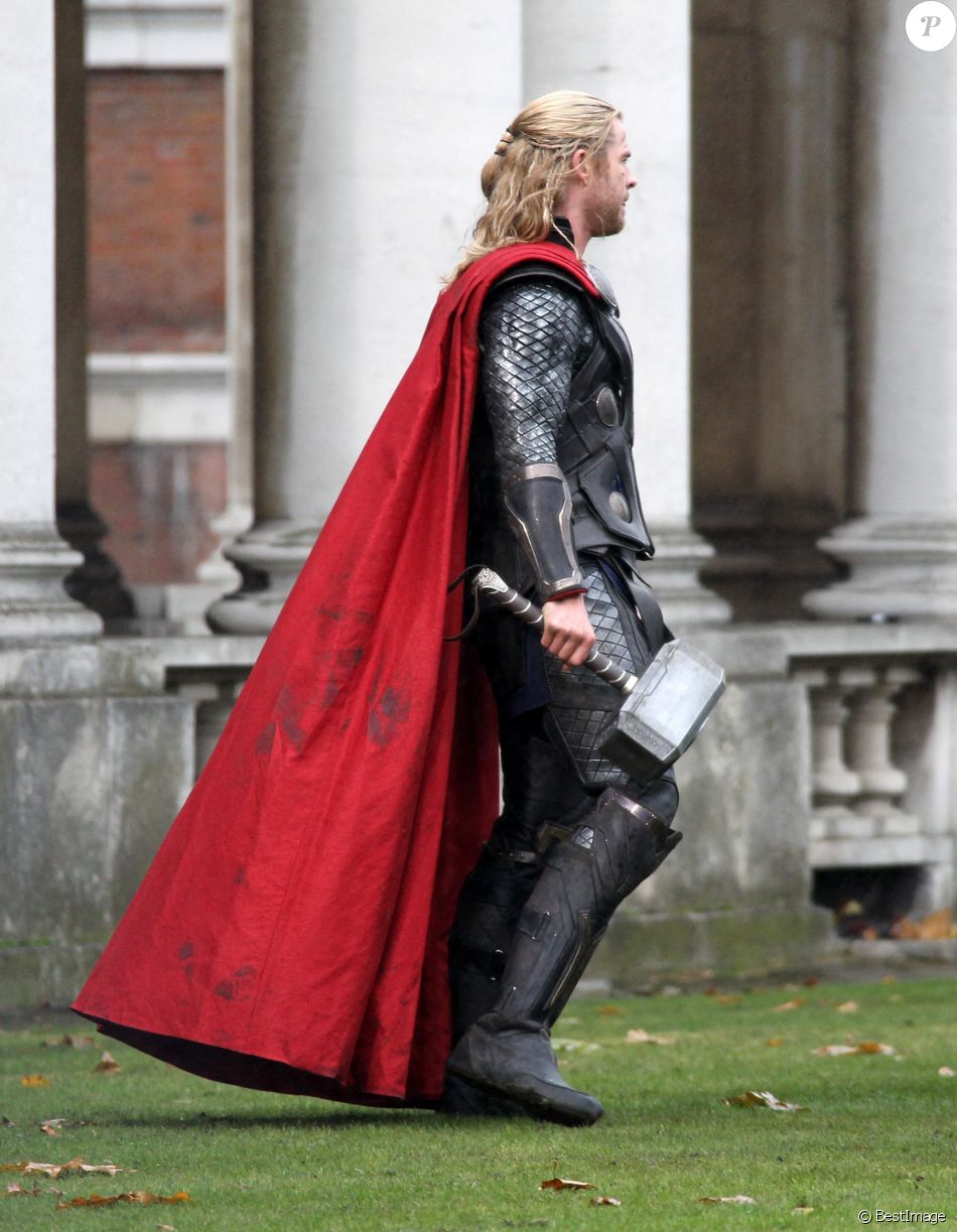 Chris Hemsworth sur le tournage de "Thor 2" a Londres, le 12 Novembre 2012