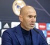 Zinedine Zidane en conférence de presse pour annoncer son départ du Real Madrid.