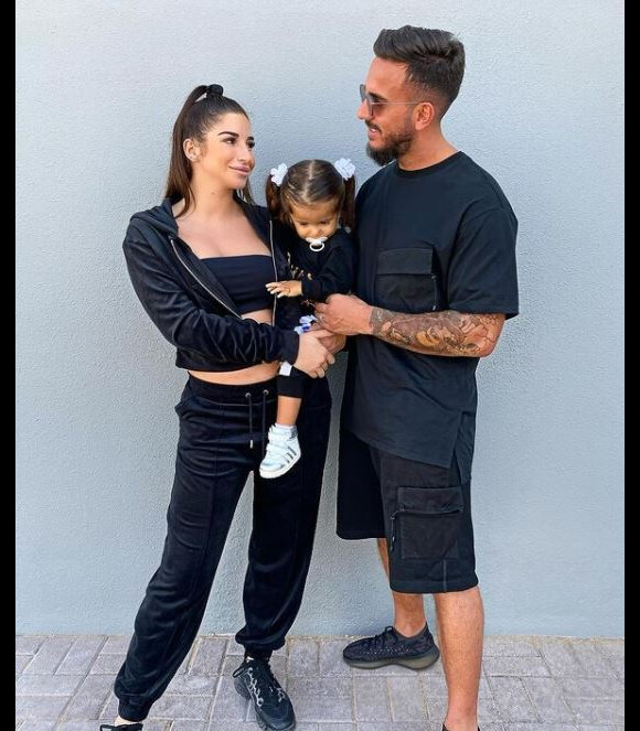 Liam Di Benedetto avec son mari Christophe et sa fille Joy à Dubaï, le 7 décembre 2020