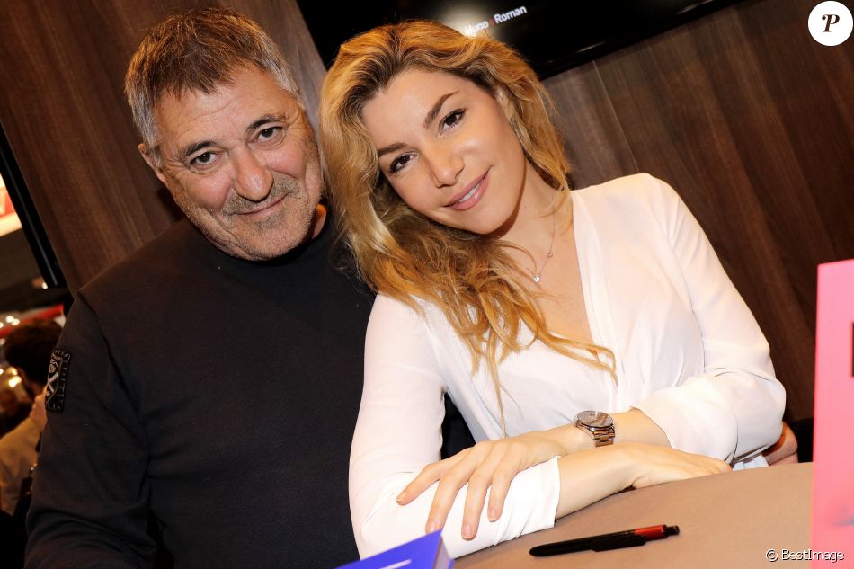 Jean-Marie Bigard et sa femme Lola Marois Bigard - Personnalités en dédicace au salon du livre "Livre Paris 2018" à Paris. Le 17 mars 2018