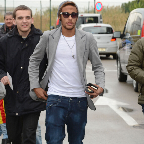 Neymar a l'aeroport de Barcelone, le 13 janvier 2014, pour prendre l'avion pour Zurich ou il va assister a la soiree du Ballon d'Or 2014. 