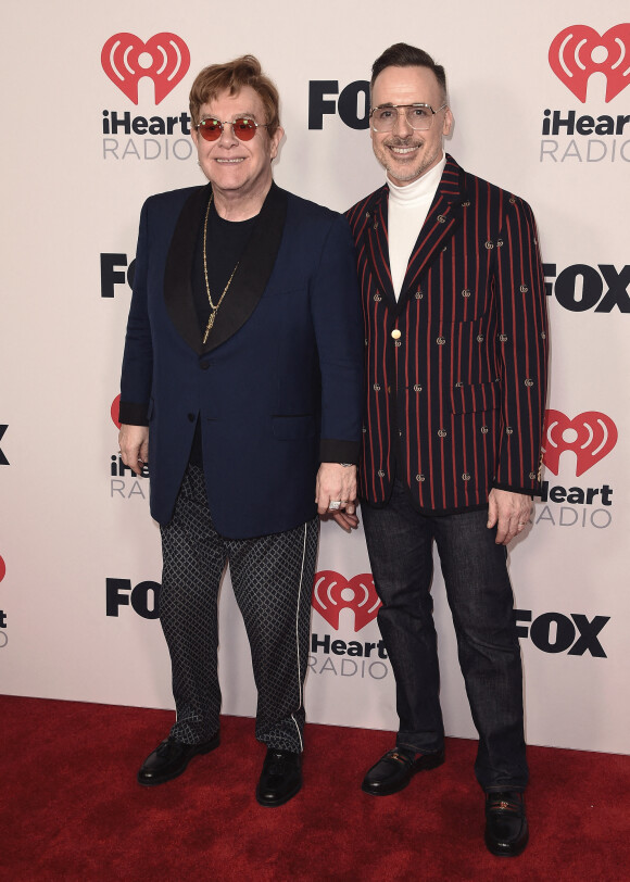 Elton John et son mari David Furnish assistent à la cérémonie des iHeartRadio Music Awards 2021 au Dolby Theatre. Los Angeles, le 27 mai 2021.