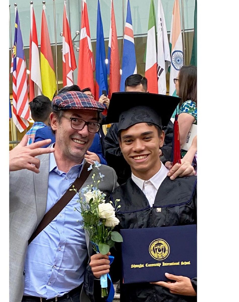 Paul Pairet, célèbre juré de "Top Chef 2021", pose fièrement avec son fils Léon.