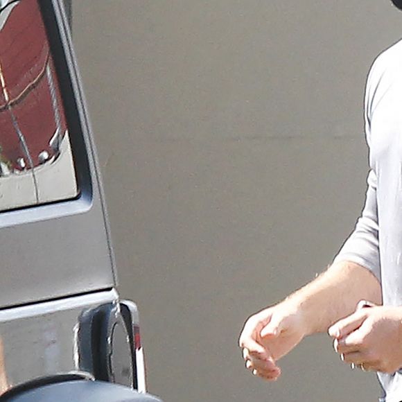 Exclusif - Miles Teller et sa femme Keleigh Sperry se rendent à leur cours de gym à Los Angeles, le 9 octobre 2020. 