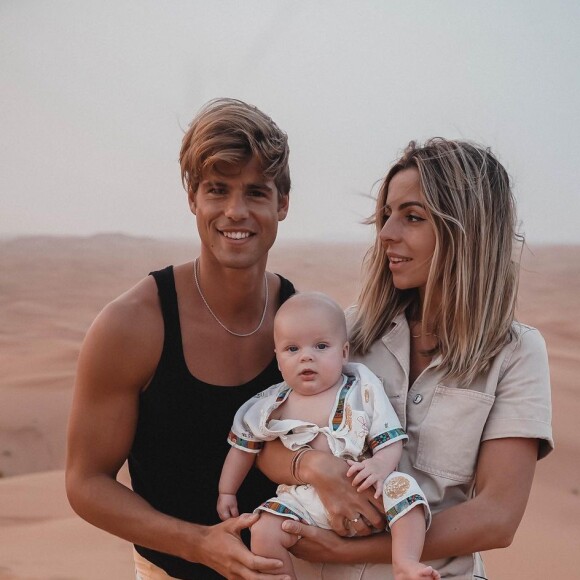 Hillary Vanderosieren, candidate de télé-réalité, est heureuse avec son fiancé Giovanni Bonamy et leur adorable fils Milo.