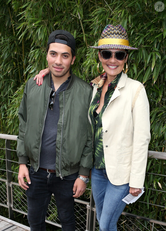 Cristina Cordula et son fils Enzo - Jour 11 - People dans le village lors du tournoi de tennis de Roland Garros à Paris le 3 juin 2015.