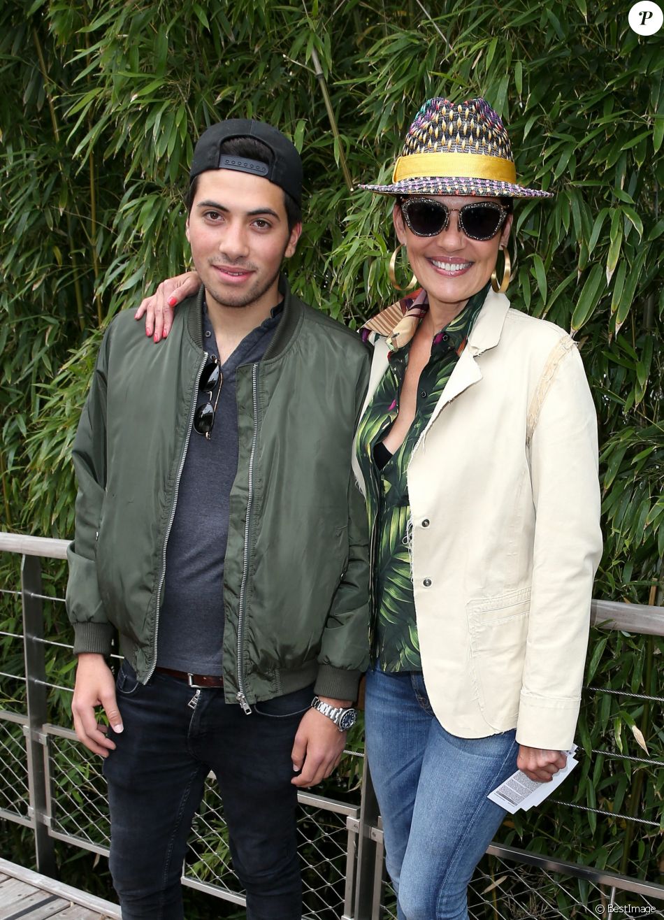 Cristina Cordula et son fils Enzo - Jour 11 - People dans le village lors du tournoi de tennis de Roland Garros à Paris le 3 juin 2015.