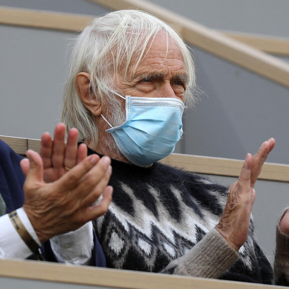 Pierre Richard dans les tribunes du tournoi de tennis des Internationaux de Roland Garros à Paris. Le 7 octobre 2020. © Dominique Jacovides / Bestimage