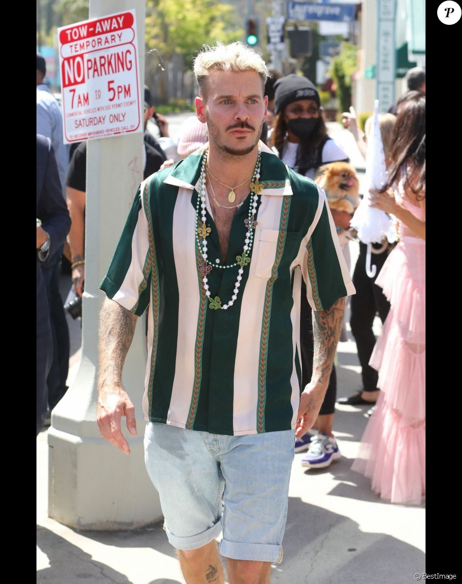 Christina Milian, enceinte, et son compagnon M Pokora (Matt) font la promotion de la marque "Beignet Box" de Christina sur un char lors d'une parade à Los Angeles le 10 avril 2021.