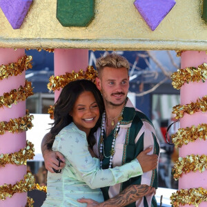 Christina Milian, enceinte, et son compagnon M Pokora (Matt) font la promotion de la marque "Beignet Box" de Christina sur un char lors d'une parade à Los Angeles.