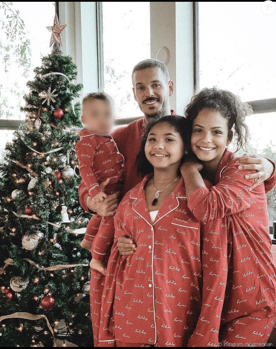 M. Pokora et Christina Milian avec leur fils Isiah et Violet, la fille de Christina, le jour de Noël. Décembre 2020.
