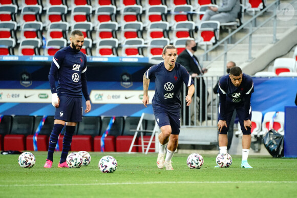 Karim Benzema, Antoine Griezmann et Kylian Mbappé lors du match amical de préparation de l'UEFA Euro 2020 "France - Pays de Galles (3-1)" au stade Allianz Riviera à Nice, le 2 juin 2021. ©Norbert Scanella / Panoramic / Bestimage