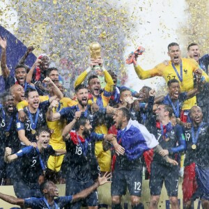 Kylian Mbappé et l'équipe de France sacrés champions du monde après leur victoire en finale face à la Croatie (4-2). Moscou, le 15 juillet 2018 © Cyril Moreau/Bestimage