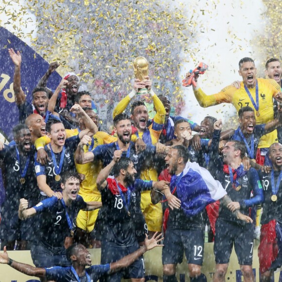 Kylian Mbappé et l'équipe de France sacrés champions du monde après leur victoire en finale face à la Croatie (4-2). Moscou, le 15 juillet 2018 © Cyril Moreau/Bestimage