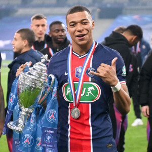 Kylian Mbappé et le PSG vainqueurs de la Coupe de France après leur victoire en finale contre l'AS Monaco au Stade de France. Saint-Denis, le © Anthony Bibard/FEP / Panoramic / Bestimage