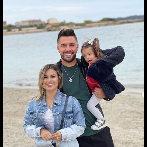 Carla Moreau avec Kevin Guedj et Ruby à la plage