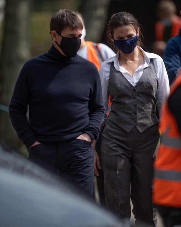 Tom Cruise et Hayley Atwell, stars du film "Mission Impossible 7" actuellement en tournage, seraient aussi inséparables en privé !