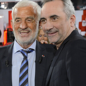 Jean-Paul Belmondo et Antoine Duléry à l'enregistrement de l'émission "Vivement Dimanche" à Paris le 10 avril 2013.