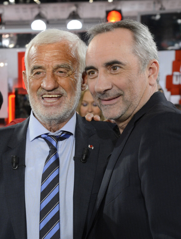 Jean-Paul Belmondo et Antoine Duléry à l'enregistrement de l'émission "Vivement Dimanche" à Paris le 10 avril 2013.