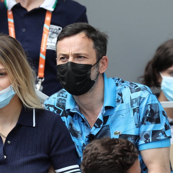 Michaël Cohen et sa compagne dans les tribunes lors des internationaux de France de Tennis de Roland Garros 2021 à Paris, le 6 juin 2021. © Dominique Jacovides/Bestimage