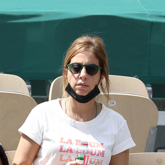 Léa Salamé - People dans les tribunes lors des internationaux de France de Tennis de Roland Garros 2021 à Paris, le 6 juin 2021. © Dominique Jacovides/Bestimage 