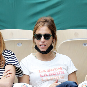 Léa Salamé et son fils Alexandre - People dans les tribunes lors des internationaux de France de Tennis de Roland Garros 2021 à Paris, le 6 juin 2021. © Dominique Jacovides/Bestimage .