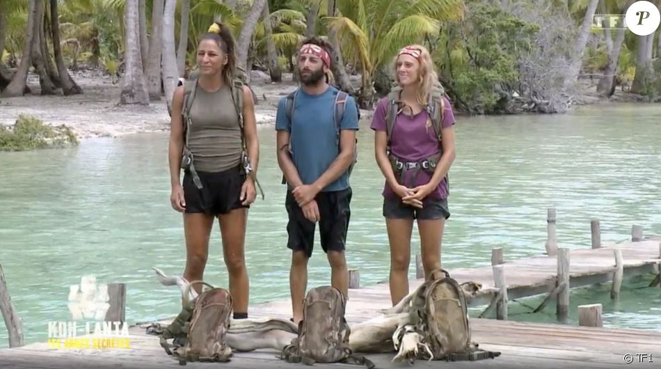 Lucie, Jonathan et Maxine durant l'épreuve des poteaux lors de la finale de "Koh-Lanta, Les Armes secrètes" sur TF1.
