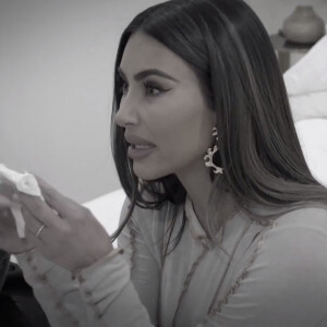 Kim Kardashian et sa famille en larmes à l'évocation du divorce de Kim et Kanye dans l'émission "Keeping Up With The Kardashian". Los Angeles, le 4 juin 2021. © JLPPA/Bestimage