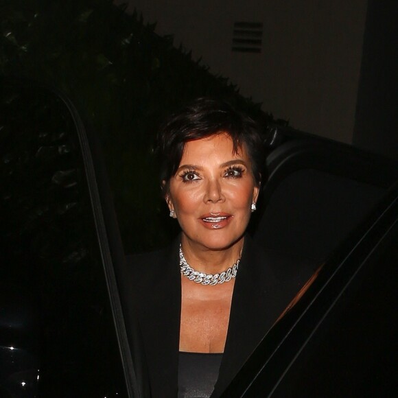 Kris Jenner - La famille Kardashian à la sortie du restaurant "Craig"s" à Los Angeles, le 4 juin 2021.