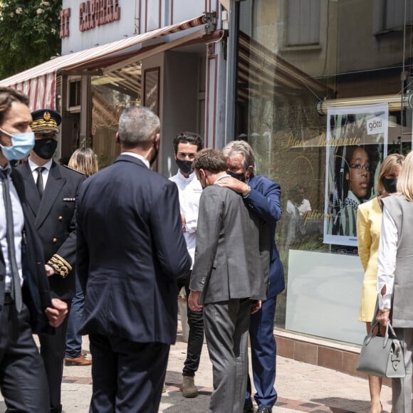 Le président de la République Emmanuel Macron et sa femme Brigitte ont rencontré les acteurs de la gastronomie locale et nationale à Valence, à l'occasion du déplacement dans la Drôme. Le 8 juin 2021 © Romain Gaillard / pool / Bestimage 