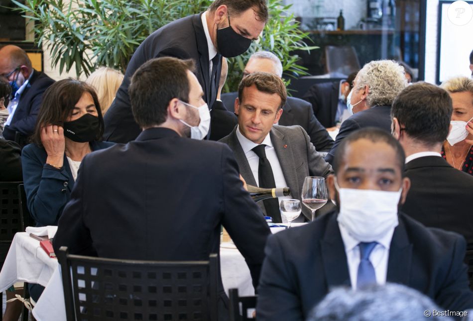 Le président de la République Emmanuel Macron a rencontré les acteurs de la gastronomie locale et nationale à Valence, à l'occasion du déplacement dans la Drôme. Le 8 juin 2021 © Romain Gaillard / pool / Bestimage