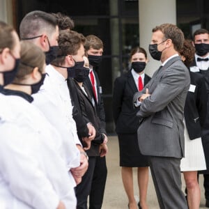 Le président de la République française, Emmanuel Macron visite le Lycée Hôtelier de Tain l'hermitage à la rencontre des élèves, en présence du Préfet de la Drôme, Hugues Moutouh. Le 8 juin 2021. © Romain Gaillard / Pool / Bestimage 