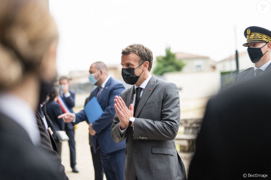 Le président de la République française, Emmanuel Macron visite le Lycée Hôtelier de Tain l'hermitage à la rencontre des élèves, en présence du Préfet de la Drôme, Hugues Moutouh. Le 8 juin 2021. © Romain Gaillard / Pool / Bestimage