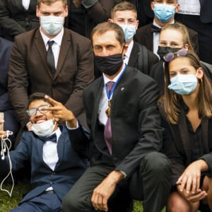 Le président de la République française, Emmanuel Macron visite le Lycée Hôtelier de Tain-l'Hermitage à la rencontre des élèves, en présence du Préfet de la Drôme, Hugues Moutouh. Le 8 juin 2021. © Romain Gaillard / Pool / Bestimage 