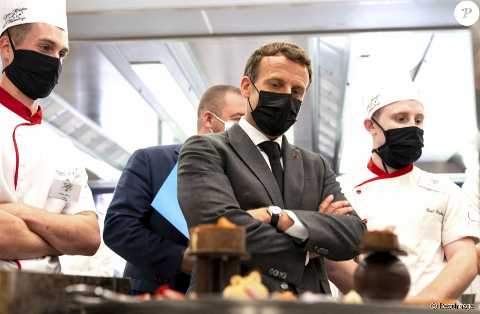 Le président de la République française, Emmanuel Macron visite le Lycée Hôtelier de Tain-l'Hermitage à la rencontre des élèves, en présence du Préfet de la Drôme, Hugues Moutouh. Le 8 juin 2021. © Romain Gaillard / Pool / Bestimage