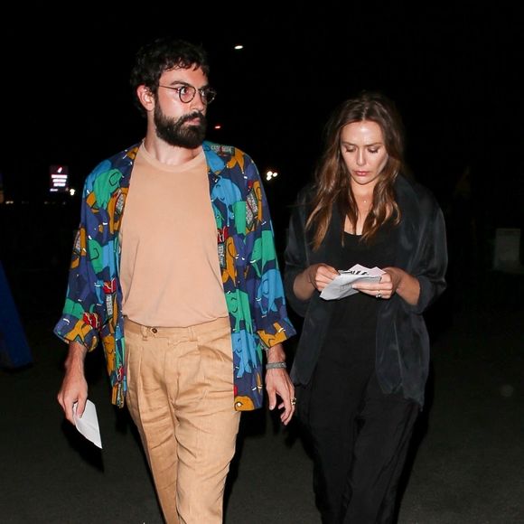 Robbie Arnett et sa fiancée Elizabeth Olsen sont allés assister au concert des Rolling Stones à Pasadena, Los Angeles, le 22 août 2019.