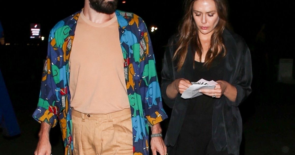 Robbie Arnett et sa fiancée Elizabeth Olsen sont allés ...