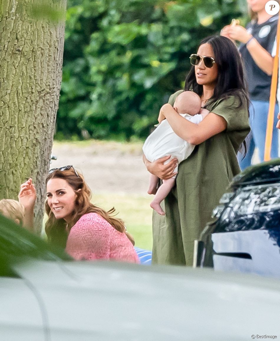 Meghan Markle, duchesse de Sussex, son fils Archie Harrison Mountbatten-Windsor et Catherine (Kate) Middleton, duchesse de Cambridge lors d'un match de polo de bienfaisance King Power Royal Charity Polo Day à Wokinghan, comté de Berkshire, Royaume Uni, le 10 juillet 2019.