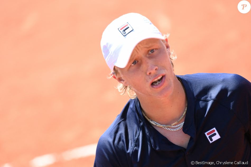 Léo Borg bat le Français Max Westphal à Roland Garros lors du tournoi junior, le 8 juin 2021. © Chryslene Caillaud / Panoramic / Bestimage