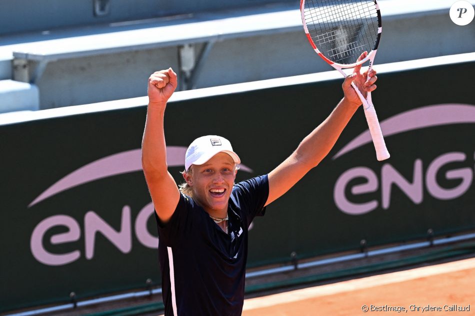 Léo Borg bat le Français Max Westphal à Roland Garros lors du tournoi junior, le 8 juin 2021. © Chryslene Caillaud / Panoramic / Bestimage