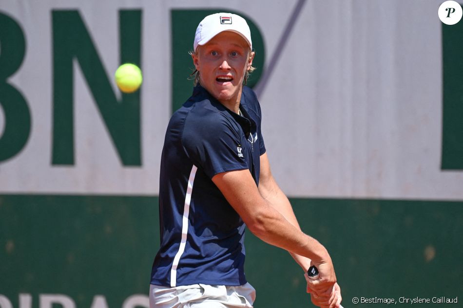 Léo Borg bat le Français Max Westphal à Roland Garros lors du tournoi junior, le 8 juin 2021. © Chryslene Caillaud / Panoramic / Bestimage