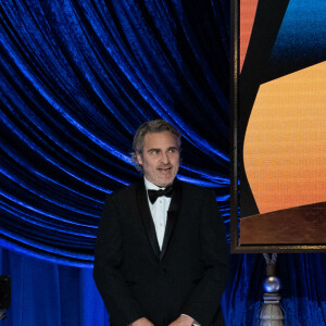 Joaquin Phoenix remet l'Oscar du Meilleur acteur masculin à la 93ème cérémonie des Oscars, à la gare Union Station à Los Angeles, le 25 avril 2021. © Todd Wawrychuk/A.M.P.A.S. via ZUMA Wire/Bestimage