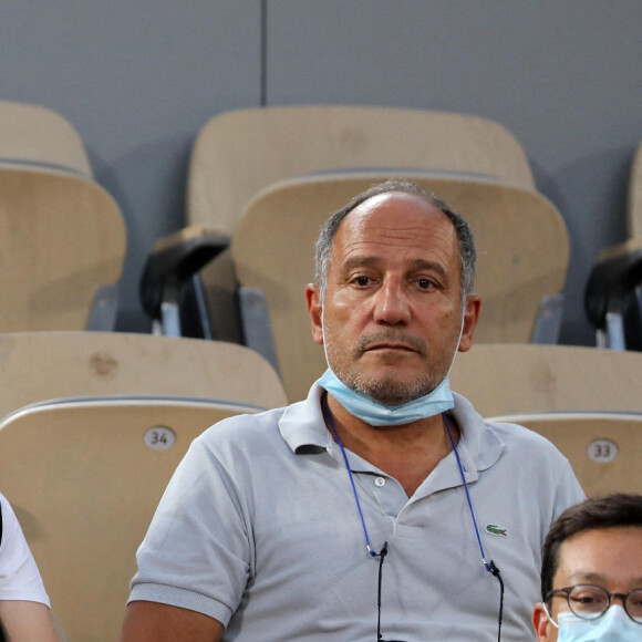 Amir Haddad, sa femme Lital et son père dans les tribunes des Internationaux de France de Tennis de Roland Garros à Paris. Le 9 juin 2021 © Dominique Jacovides / Bestimage
