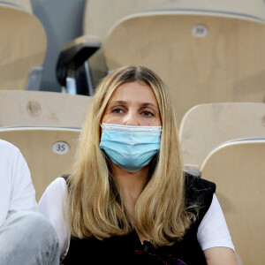 Amir Haddad et sa femme Lital dans les tribunes des Internationaux de France de Tennis de Roland Garros à Paris. Le 9 juin 2021 © Dominique Jacovides / Bestimage