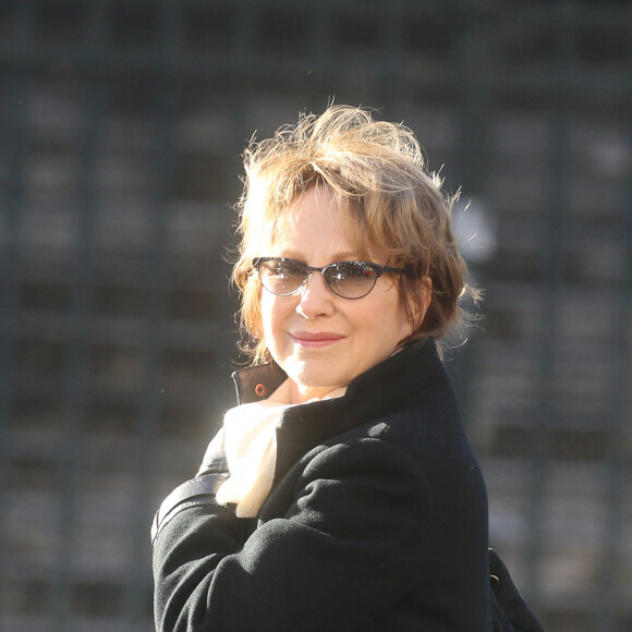 Nathalie Baye - Arrivées des personnalités en l'église de La Madeleine pour les obsèques de Johnny Hallyday à Paris. Le 9 décembre 2017