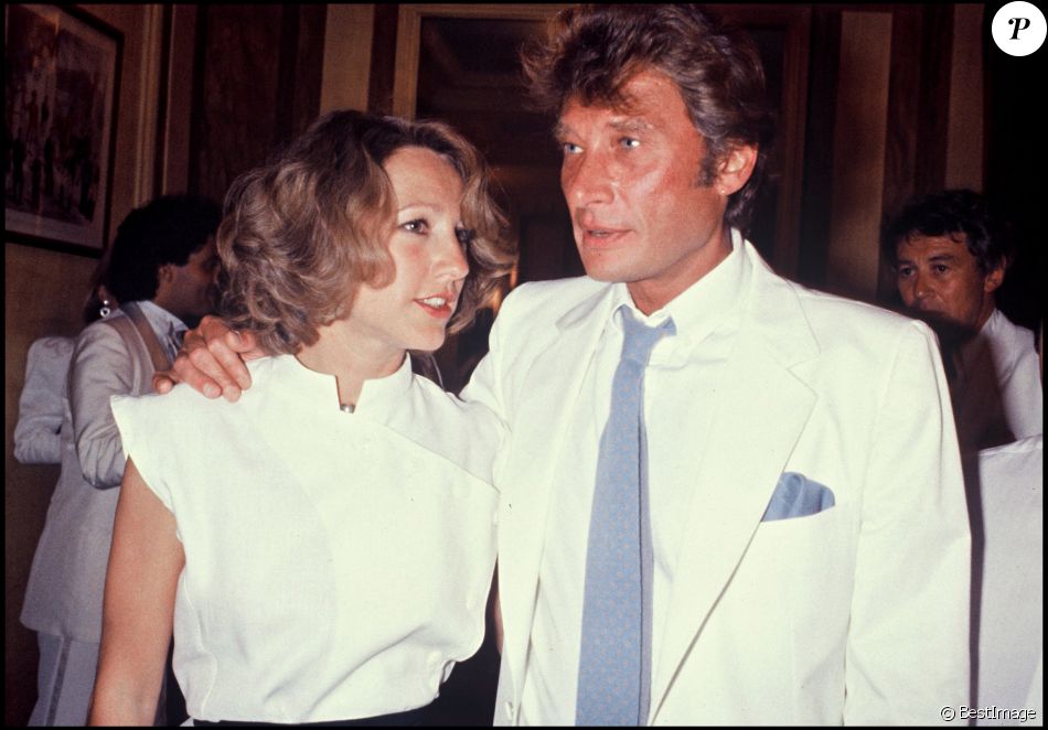 Archives - Nathalie Baye et Johnny Hallyday au mariage d'Eddie Barclay à Paris.