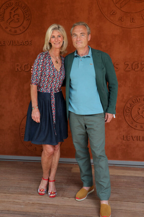 Gilles Cohen et sa femme Karine Paschal au village lors des Internationaux de France de Roland Garros à Paris le 10 juin 2021. © Dominique Jacovides / Bestimage