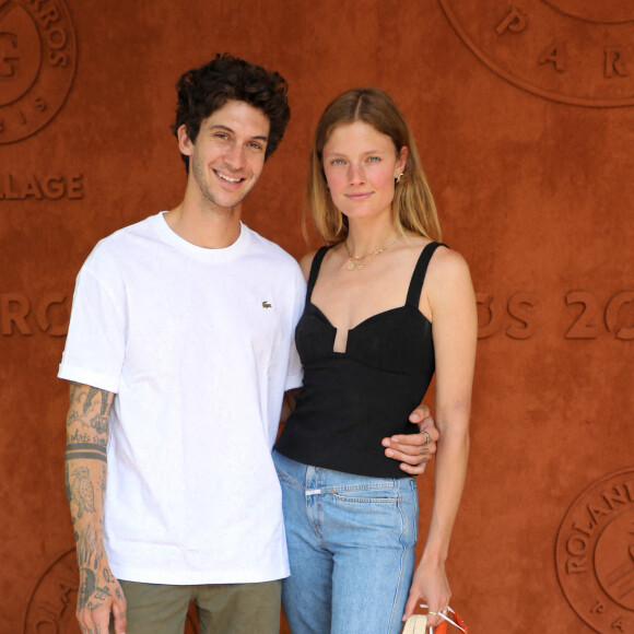 Constance Jablonski et son compagnon Matthias Dandois au village lors des Internationaux de France de Roland Garros à Paris le 10 juin 2021. © Dominique Jacovides / Bestimage