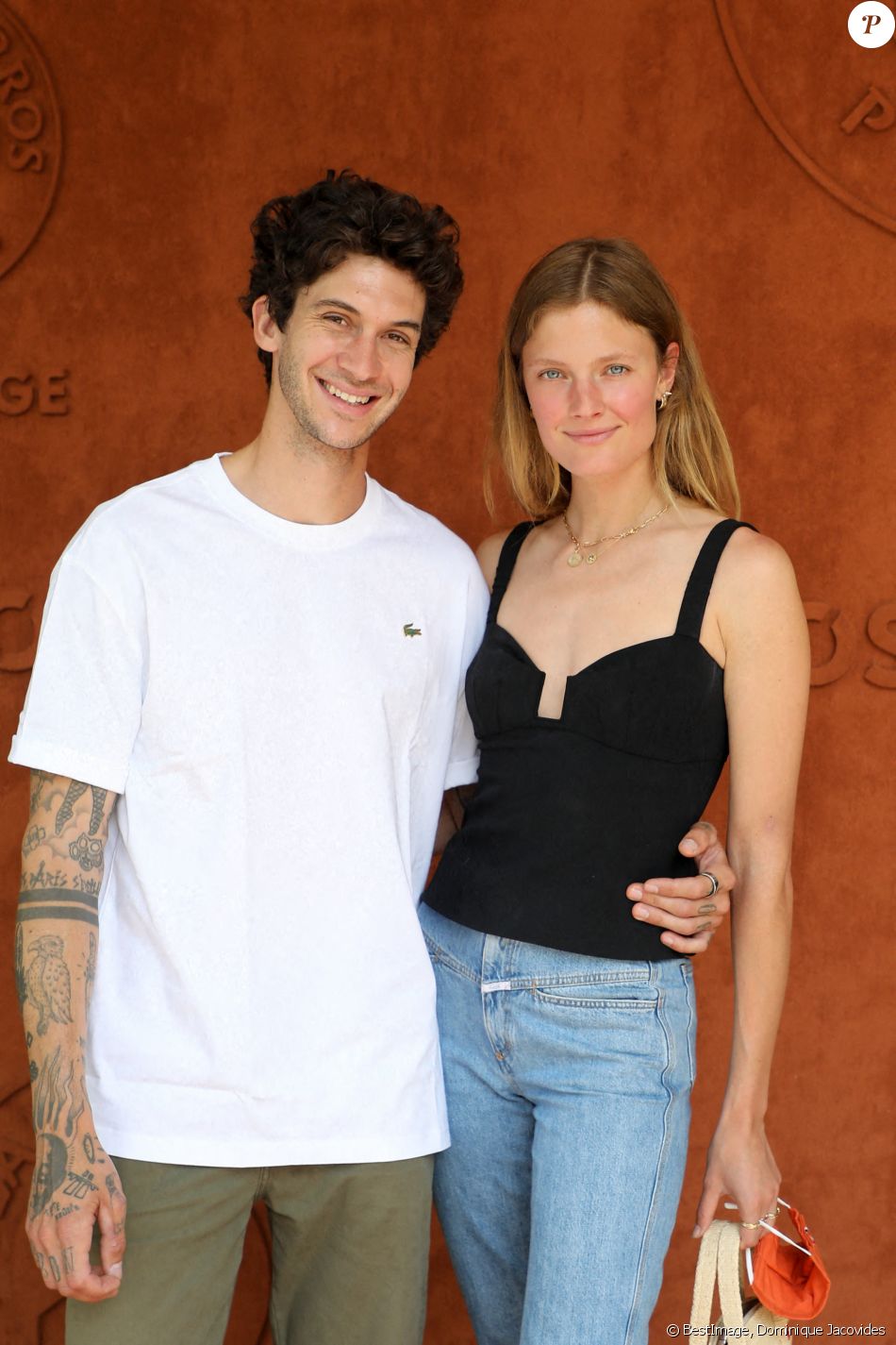 Constance Jablonski et son compagnon Matthias Dandois ont eux aussi retrouvé la ferveur de Roland Garros. © Dominique Jacovides / Bestimage